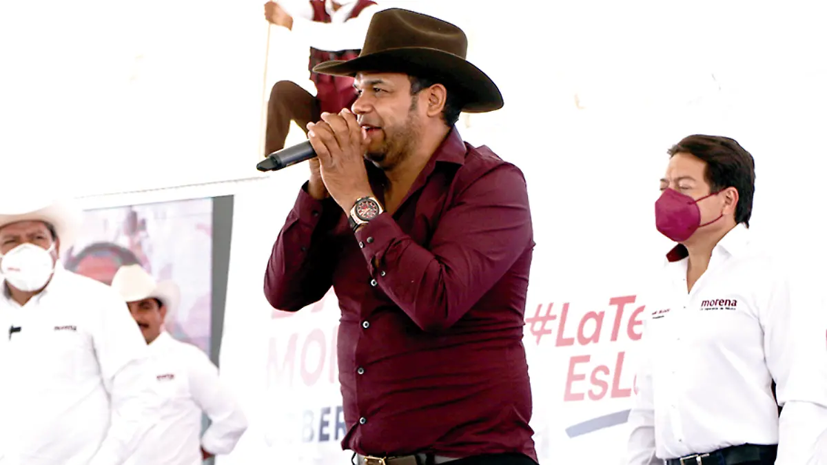 El cantante Marco Flores, durante un evento en campaña